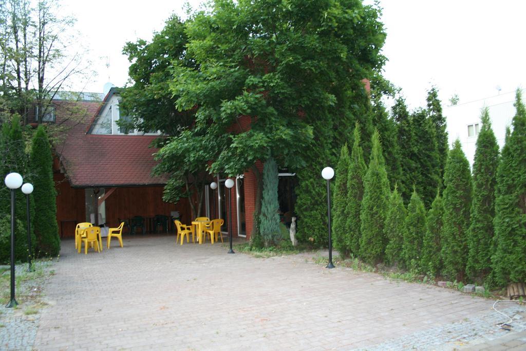 Hotel Tenishouse Marki  Exterior photo