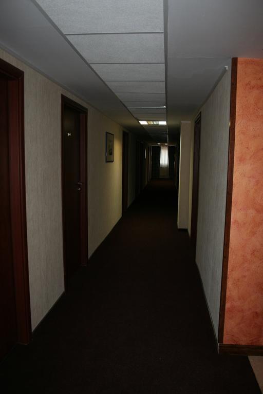 Hotel Tenishouse Marki  Exterior photo