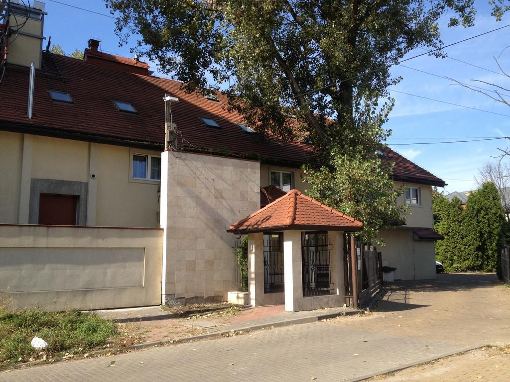 Hotel Tenishouse Marki  Exterior photo