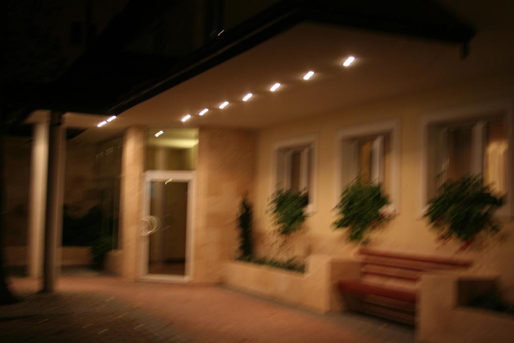 Hotel Tenishouse Marki  Exterior photo