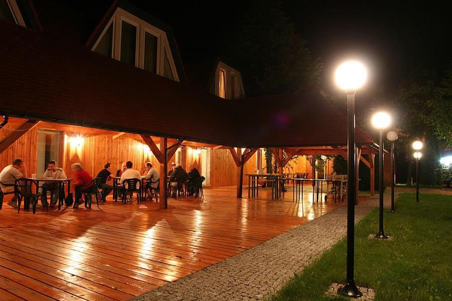 Hotel Tenishouse Marki  Exterior photo