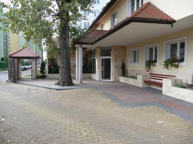 Hotel Tenishouse Marki  Exterior photo
